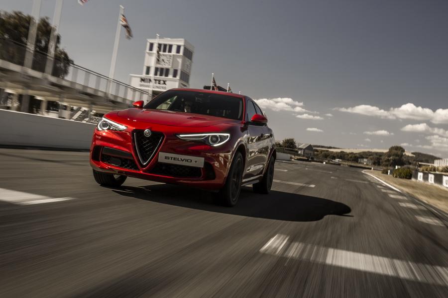  Alfa Romeo Stelvio Quadrifoglio (949) 2018 года  (UK) (фото 3 из 59)